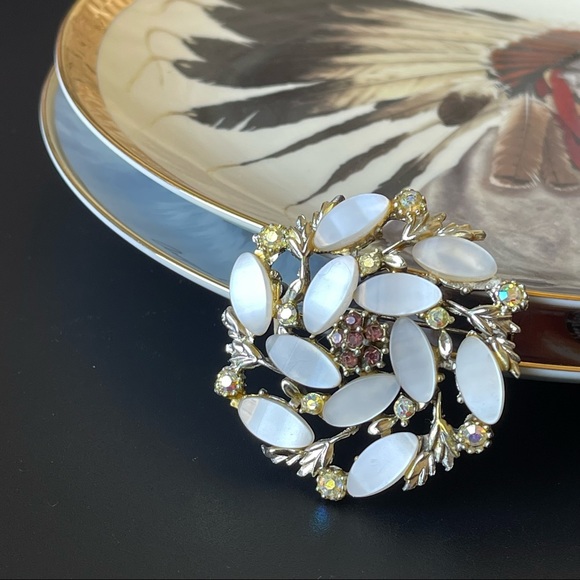 Vintage crystal flower round elegant victorian brooch - Picture 4 of 14